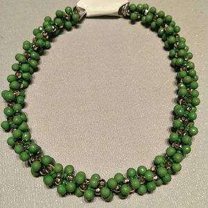 Fashion necklace in green and silver color